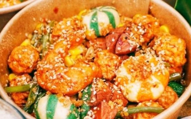 Ăn Vặt Nhà Gấu Dâu - Cá Viên Sốt Cay