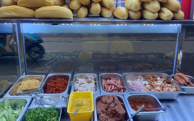 Bánh Mì Thanh Đen - Cafe Muối - Quang Lai