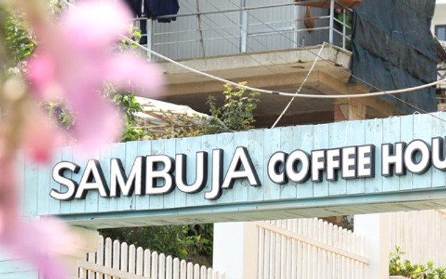 Lẩu Gà Lá É & Lẩu Tứ Xuyên - Sambuja