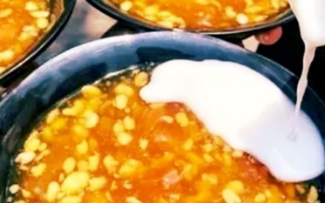 Chè E4 - Cháo Sườn Sụn & Chè Thập Cẩm