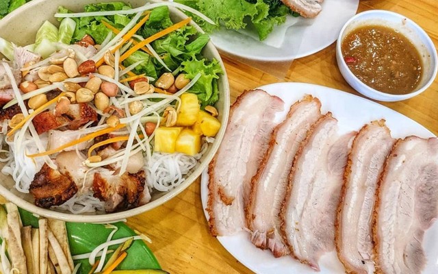 Quán Cuốn - Bánh Tráng Cuốn Heo Quay, Phở Cuốn Tôm Thịt & Pad Thái- Hoàng Công Chất