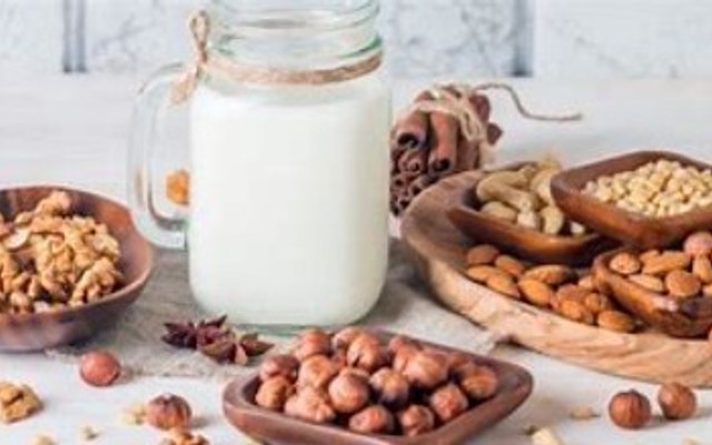 Quế Ly - Sữa Đậu Nành, Mè Đen & Sữa Đậu Xanh