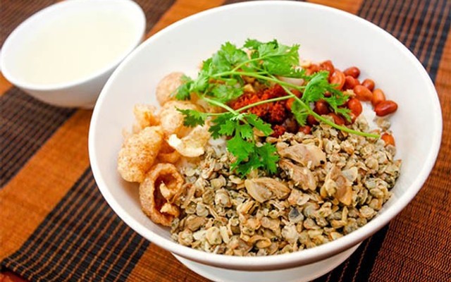 Đặc Sản Huế O Nguyễn - Cơm Hến, Bánh Mì Bột Lọc & Gỏi Lòng Bò Trái Vả