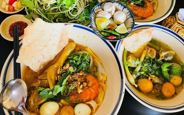 Mỳ Quảng Gánh - Trương Định