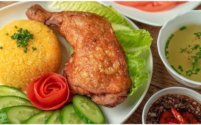 Cơm Gà Xối Mỡ Huỳnh Trân - Huỳnh Thúc Kháng
