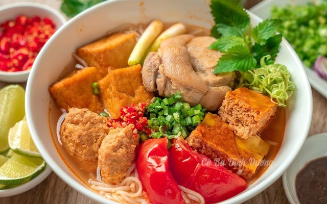 Quán Chị Giang - Bún Riêu Cua, Bún Thịt Xào - Chợ 30/4