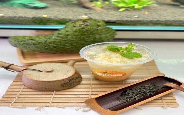 Tiệm Trà Nhỏ Của Dứa - Trà Mãng Cầu, Chân Gà Sả Tắc & Nem Chua Rán
