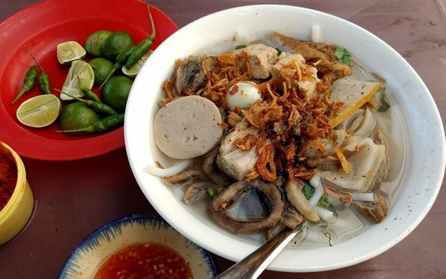 Bánh Canh Lòng Cá - Bà Triệu