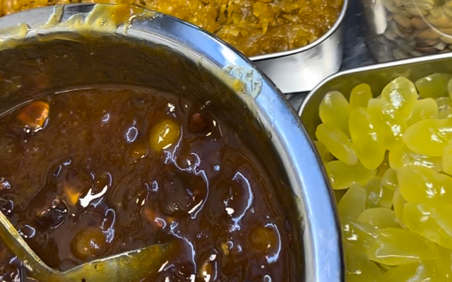 À Ngon - Bánh Tráng Trộn Tóp Mỡ & Bánh Tráng Muối Béo