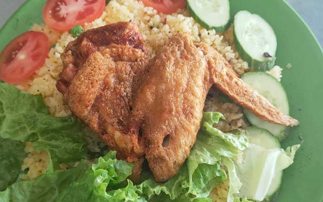 Cơm Gà Xối Mỡ Tám Trung - Cơm Gà Xối Mỡ - 632 Lê Văn Lương