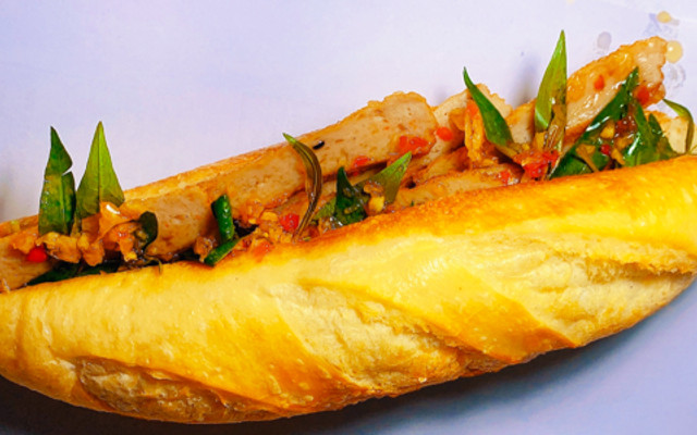 Bánh Mỳ Chả Cá Thu - Ngọc Hà