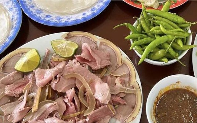 Bê Thui Cầu Mống - Lê Thị Trung