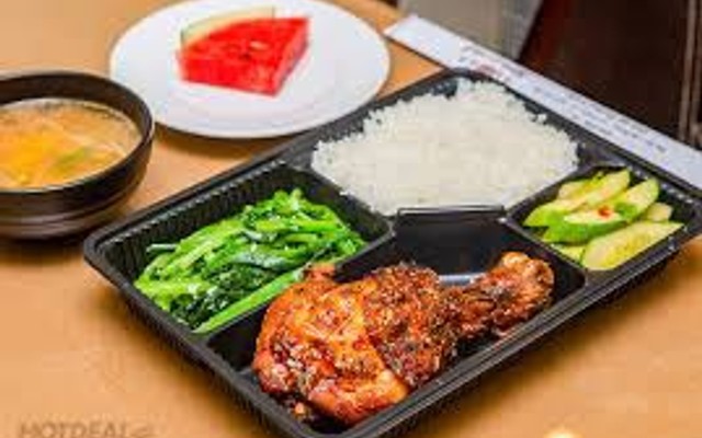 Cơm Gà Xối Mỡ & Sườn Nướng - Đa Mặn Đông 1