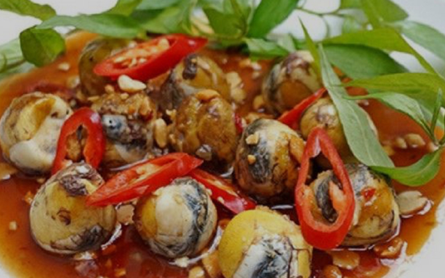 Vịt Lộn Xào Me, Bánh Flan & Chân Gà Sả Tắc - 84 Tô Hiệu