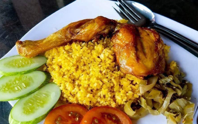 Cơm Gà Xối Mỡ Huỳnh Ký - Vạn Kiếp