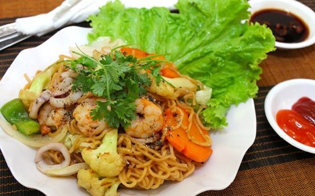 A Tỷ - Mì Xào Giòn & Bột Chiên - Nguyễn Trãi