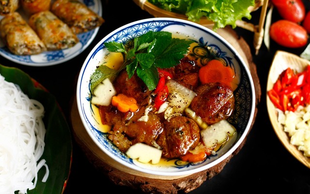 Gánh Bún Chả - 260 Cô Bắc