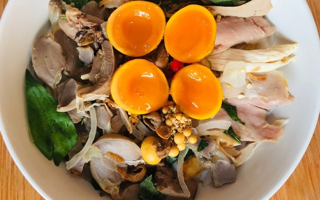 Mì Trộn Trứng Lòng Đào & Bánh Tráng Nướng Đà Lạt B49