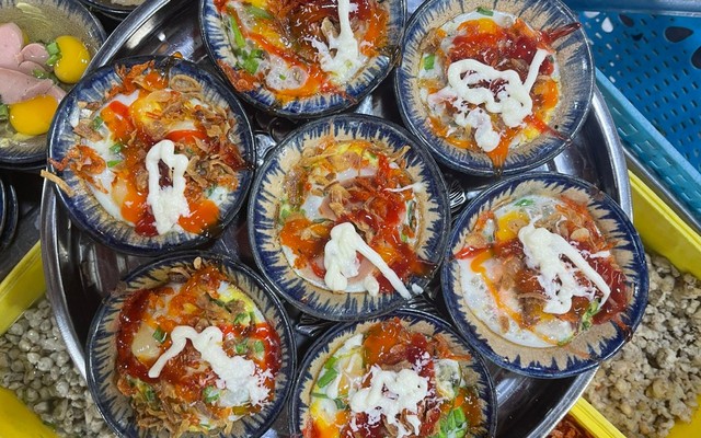 Chị Hà - Trứng Cút Chén Nướng Hải Sản