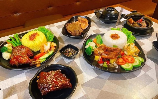 Cơm & Cuốn - Bà Triệu