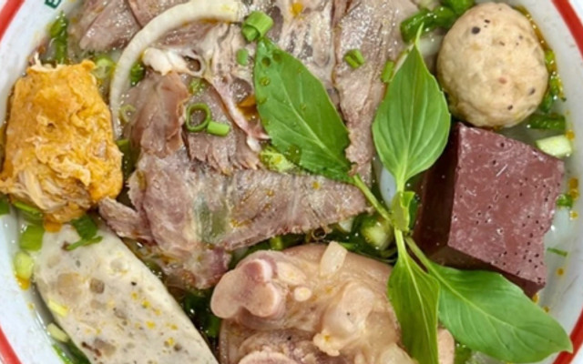 Bún Bò Huế 65 Đường Láng - Nguyễn Văn Lộc