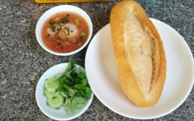 Tài Tin – Bún Xào Bò, Lagu Bánh Mì & Bánh Mì Chén