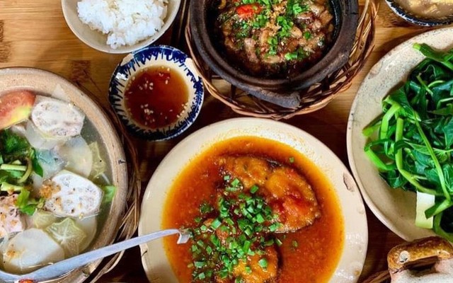 Cơm Gia Đình - Cách Mạng Tháng 8