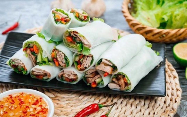 Phở Cuốn Mẹ Mít - Nộm Bò Nướng & Bánh Bột Lọc