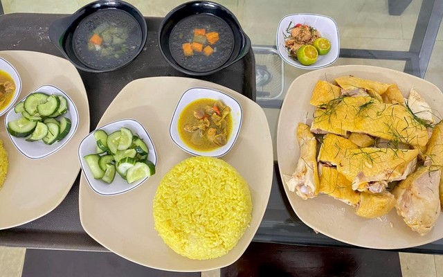 Tiệm Cơm Gà Lá Chanh - Cửa Hàng Thực Phẩm HLMart - Phạm Đình Toái