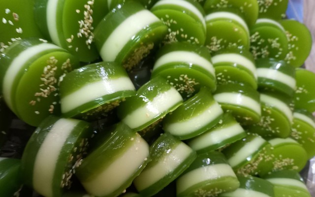 Bánh Xèo, Bánh Da Lợn & Bánh Tráng Trộn - Vân Còi