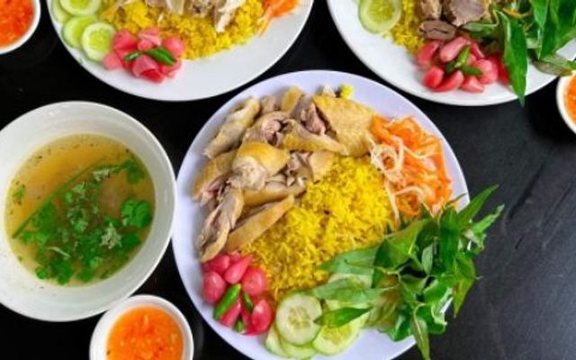 Cơm Gà Tuyết Dung - Lê Thánh Tôn