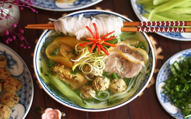 Bún Mọc Dọc Mùng Bà Phương - Võ Chí Công