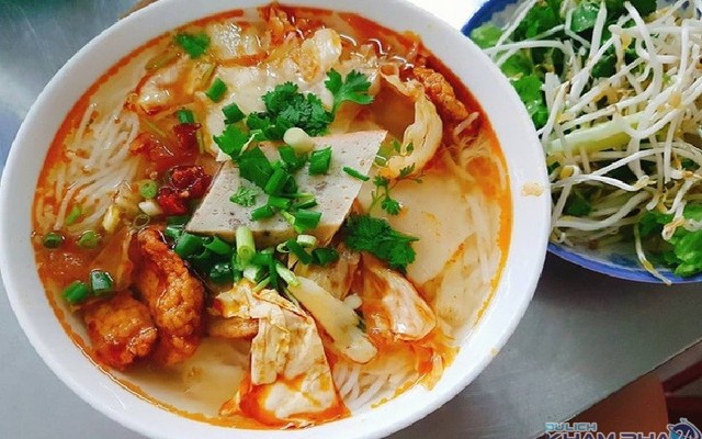 Quán A Phú - Xôi Gà, Xôi Xíu Chả & Tóp Mỡ