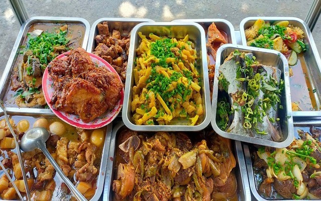 Tiệm Cơm Bà Huyền - Cơm Bình Dân, Bèo Nậm & Lọc - 51 Nguyễn Văn Linh