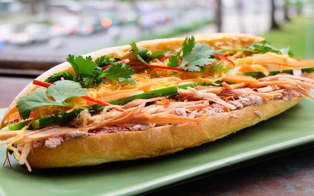 Bánh Mì Cô Lan - 25 Bà Triệu