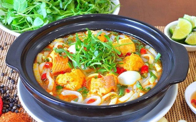 Bánh Canh Cá Lóc O Huyền - 135A Trần Nguyên Hãn