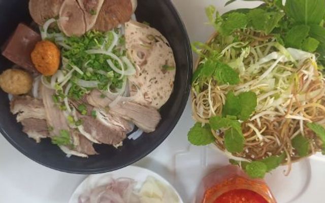 Bún Bò Huế - Hưng Râu - Trung Kính