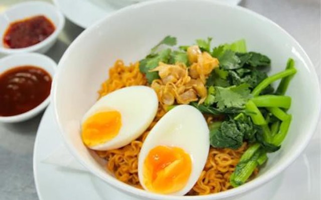 Mì Trộn Indomi Và Đồ Ăn Vặt Dung Dung