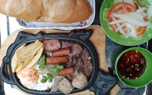 Cơm Gà Rán, Mì Xào Bò & Nui Xào Bò - Ngân Ca