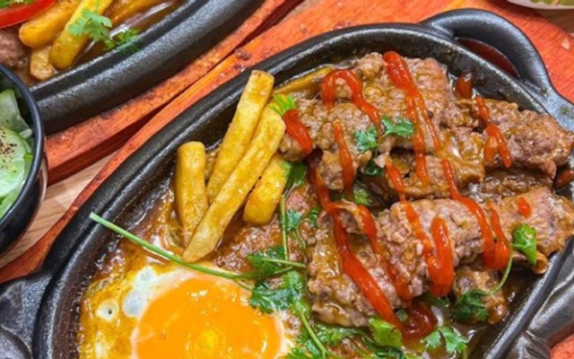 Bánh Mỳ Bò Tái Lăn - Sốt Vang - Lò Đúc