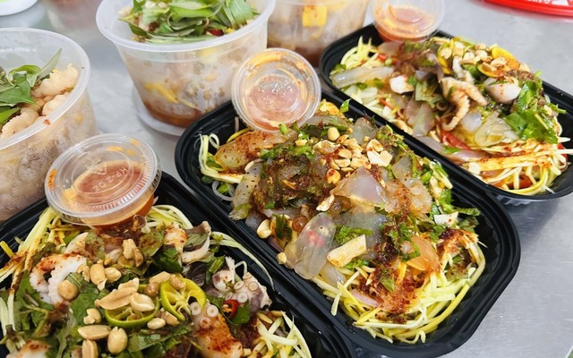 Ăn Vặt Cô Thảo - Chân Gà Hải Sản Sốt Thái
