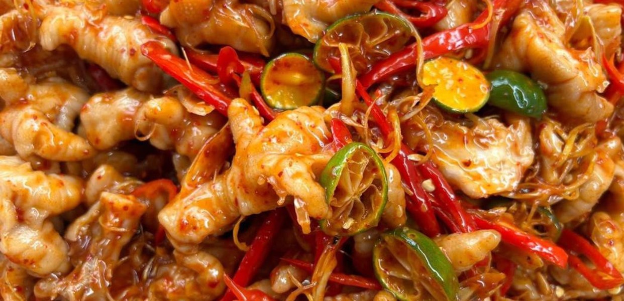Tiệm Chân Gà Sốt Thái & Ăn Vặt