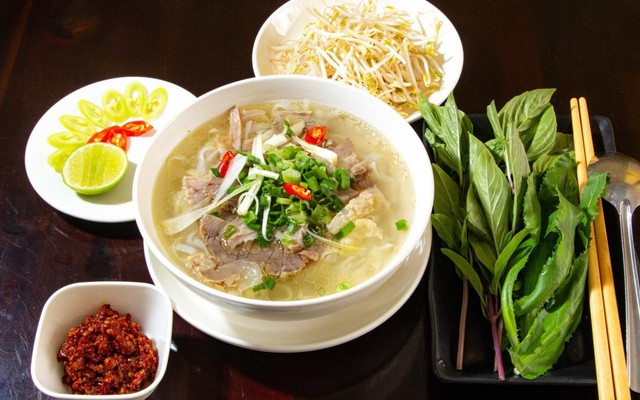 Huy Món Huế - Cơm Hến, Bánh Huế & Bánh Canh Nam Phổ - 146 Núi Thành