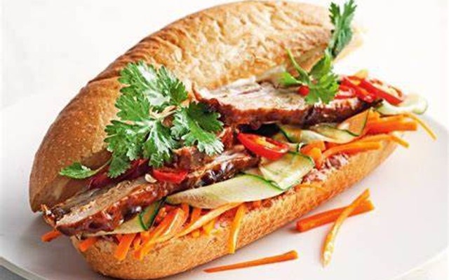 Bánh Mì Thịt - Quỳnh Ngân