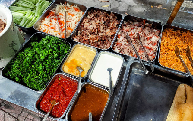 Bánh Mì Tùng - Bánh Mì Pate Truyền Thống - Phố Cột Cờ