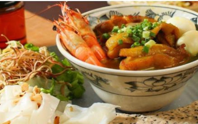 Vị Miền Trung - Bánh Tráng Cuốn Thịt Heo - Long Biên 1