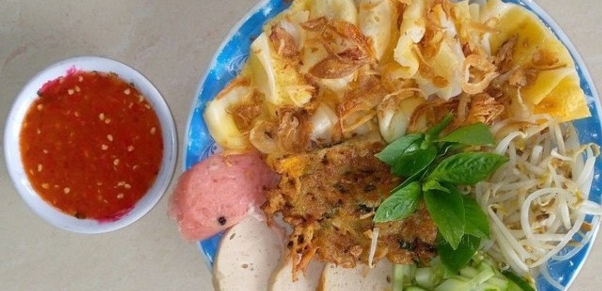 Bánh Cuốn Nóng Trần Lùn - Cách Mạng Tháng 8