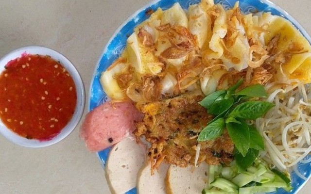 Bánh Cuốn Nóng Trần Lùn - Cách Mạng Tháng 8
