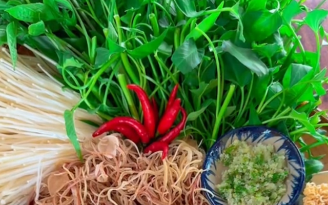 Bún Gà Chanh Ớt Thuý Chuppy