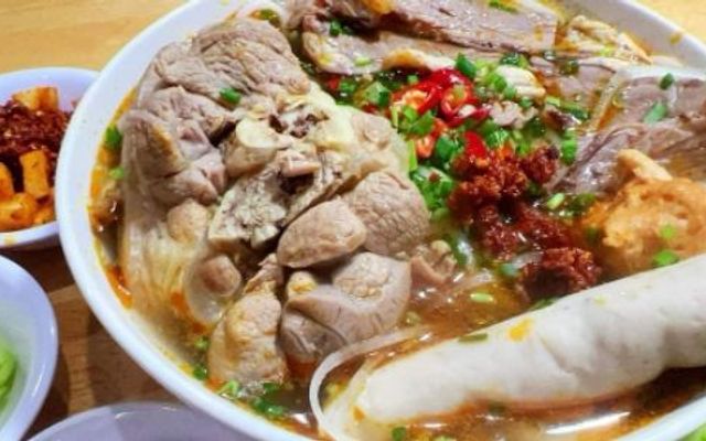Bún Bò Gốc Huế - Dương Cát Lợi